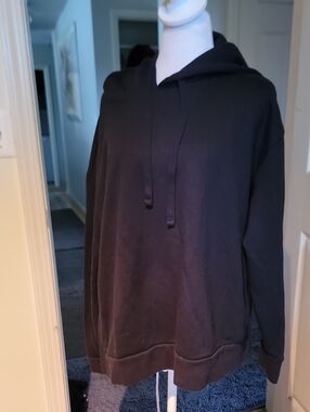 Alo Black Hooded Pullover Sweatshirt